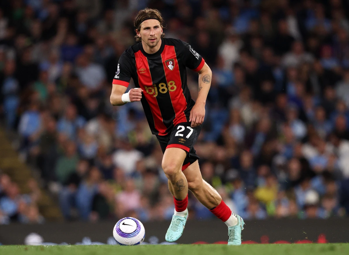 Илья Забарный этим летом может перейти из Bournemouth в PSG.