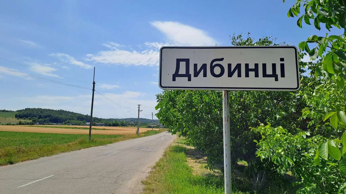 Старовинне село Дибинці розташоване за 9 км від Богуслава