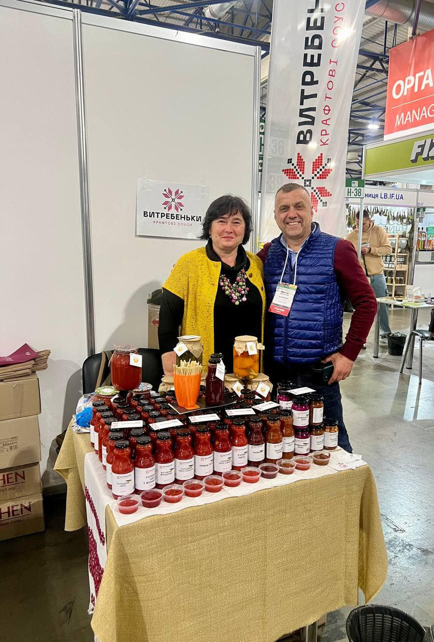 Дмитро та Тетяна на виставці з продукцією бренду Витребеньки