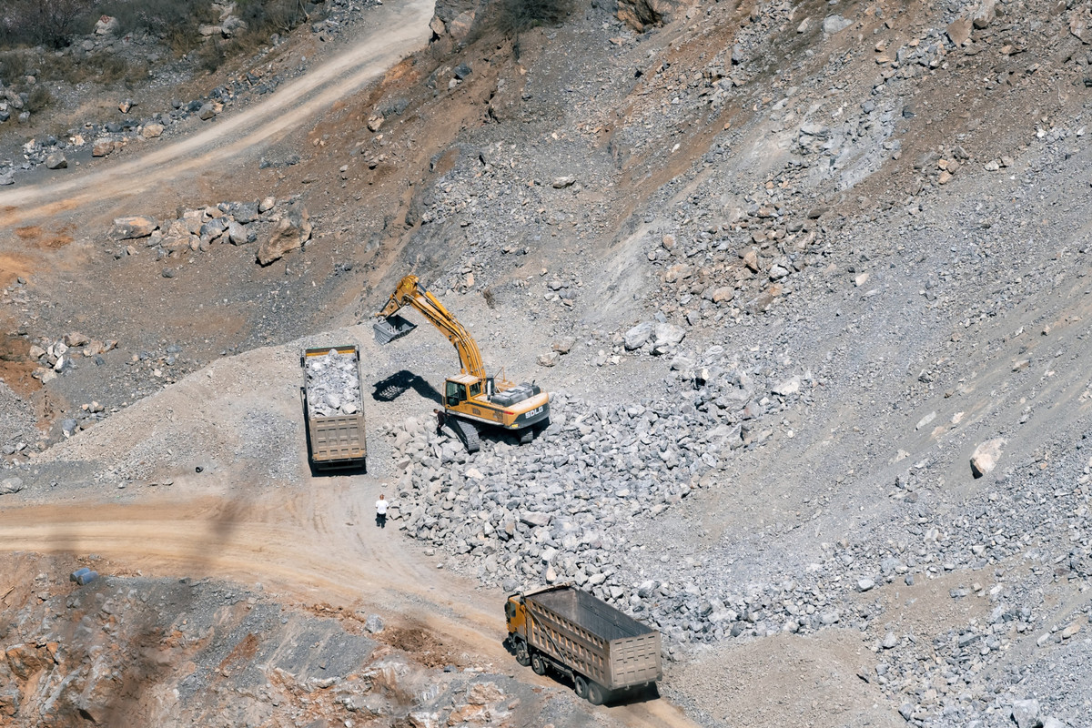 На Китай припадають 70% видобутку і 90% переробки РЗЕ