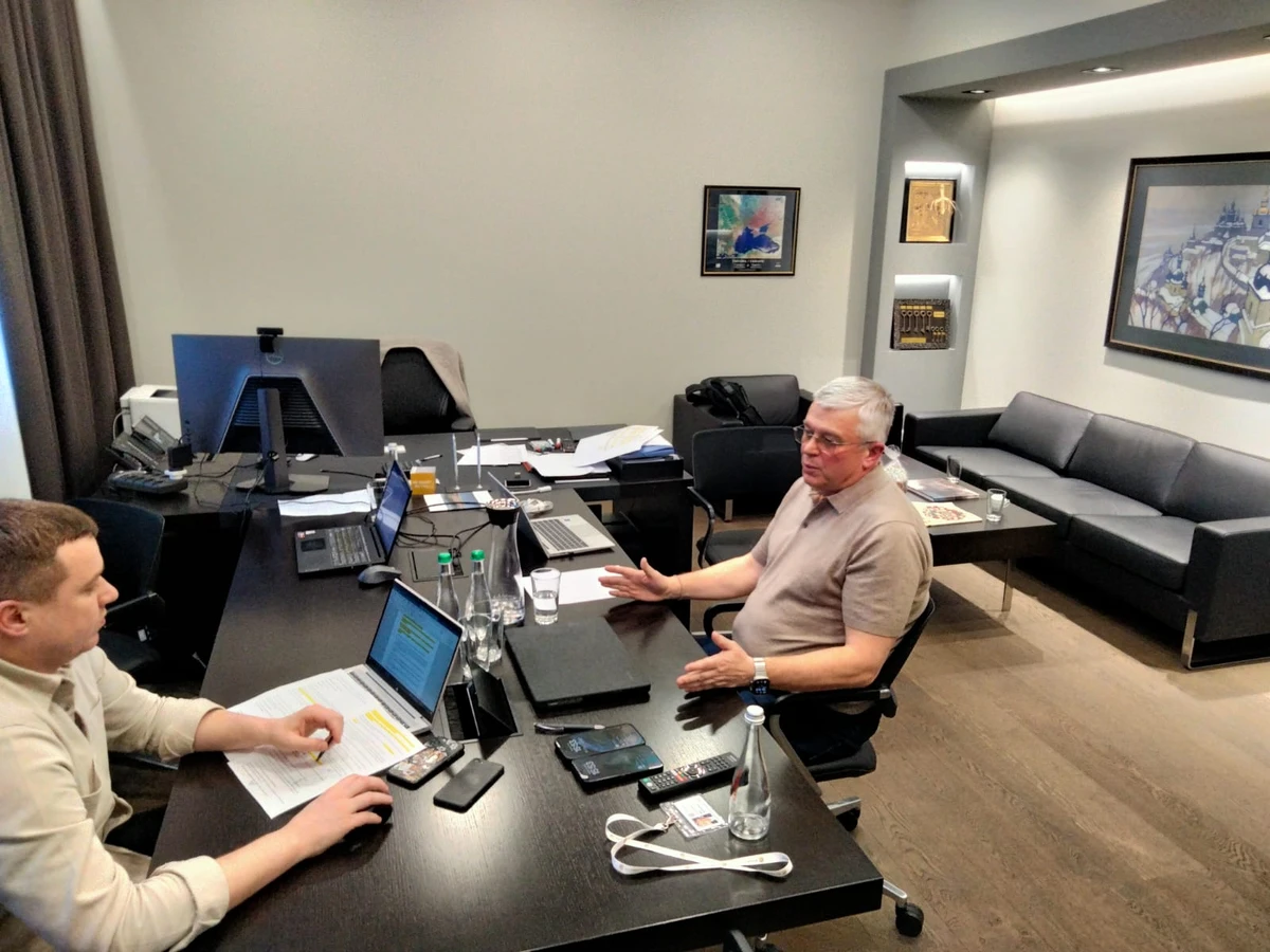 Іван Герасимович: Андрій Борисович, будьте добрі, поверніться до нас як до бізнесу обличчям, поверніться чим завгодно до інших людей, а до нас обличчям