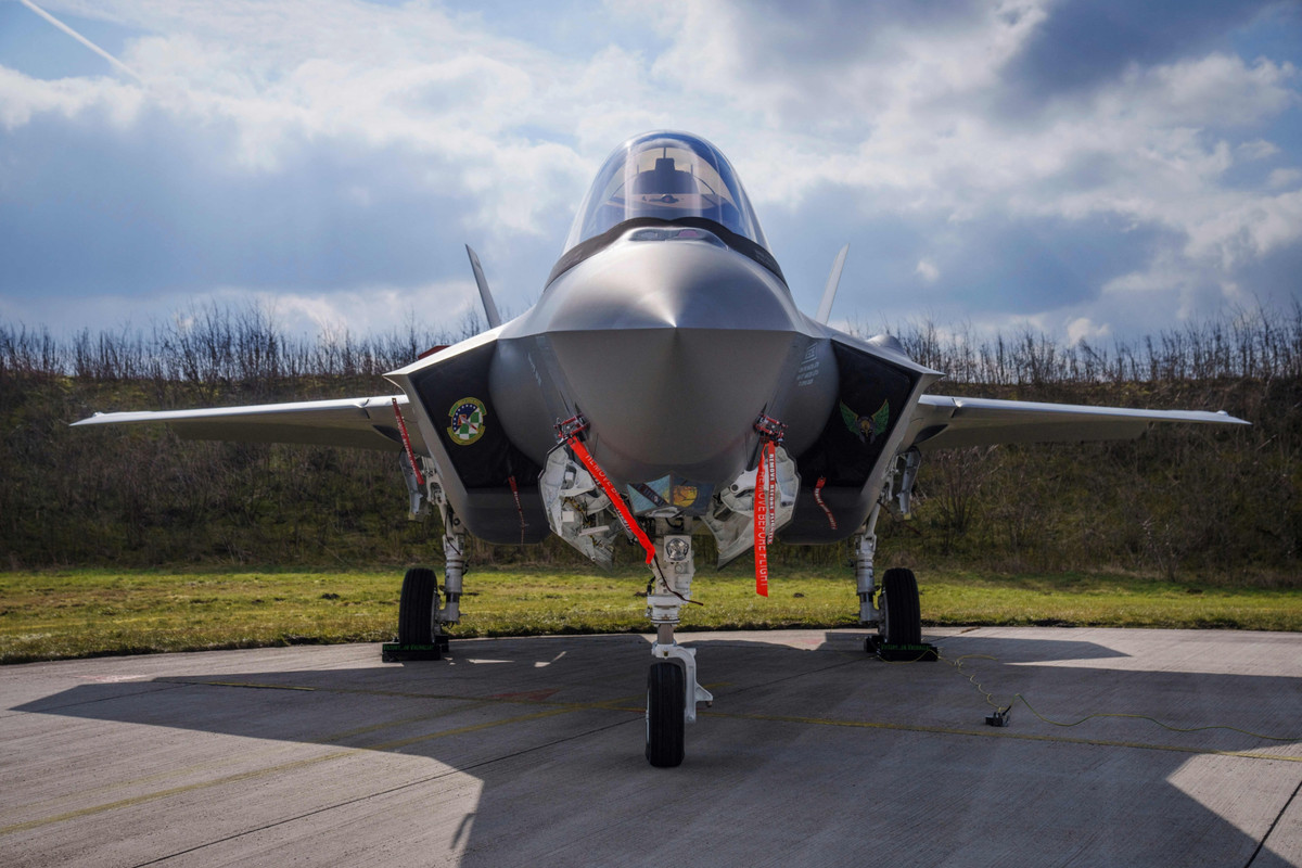 Пентагон був змушений на місяць призупинити поставки F-35, виявивши, що в магніті турбомашини літака використовувалися матеріали китайського виробництва