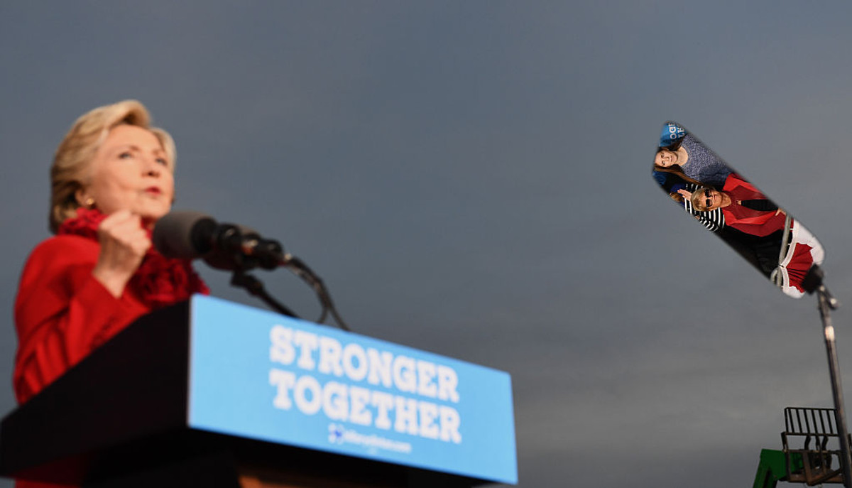 Для Клинтон скандал вокруг электронных писем стал одним из фактора ее проигрыша во время президентских выборов 2016 года