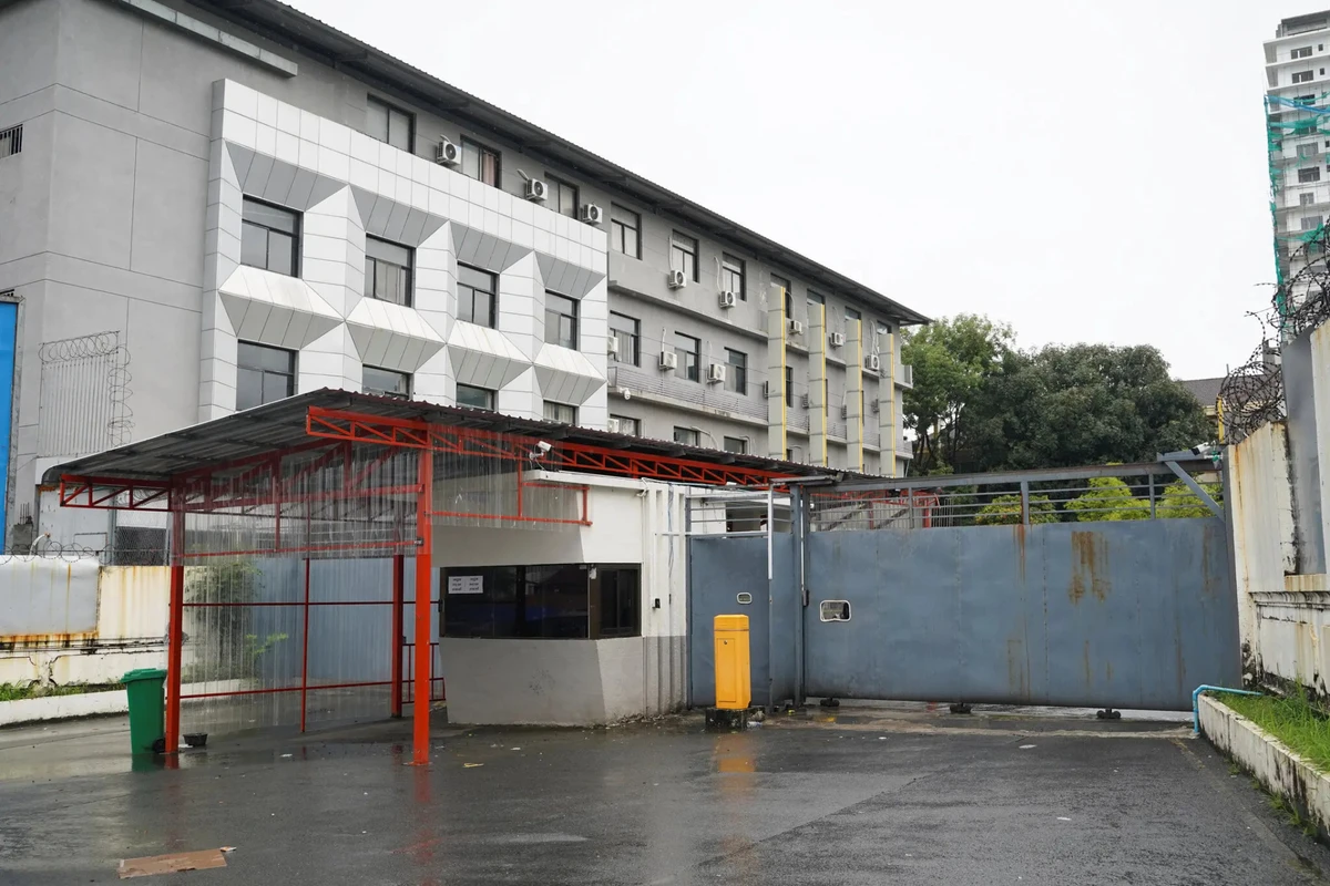 Одна із скам-ферм у Камбоджі, де працюють в’язні-шахраї