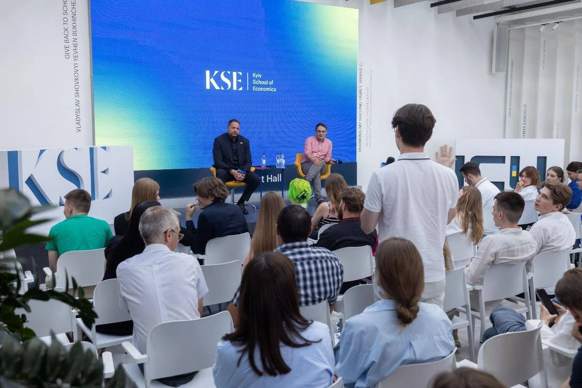 Керівник Офісу президента Андрій Єрмак на зустрічі зі студентами