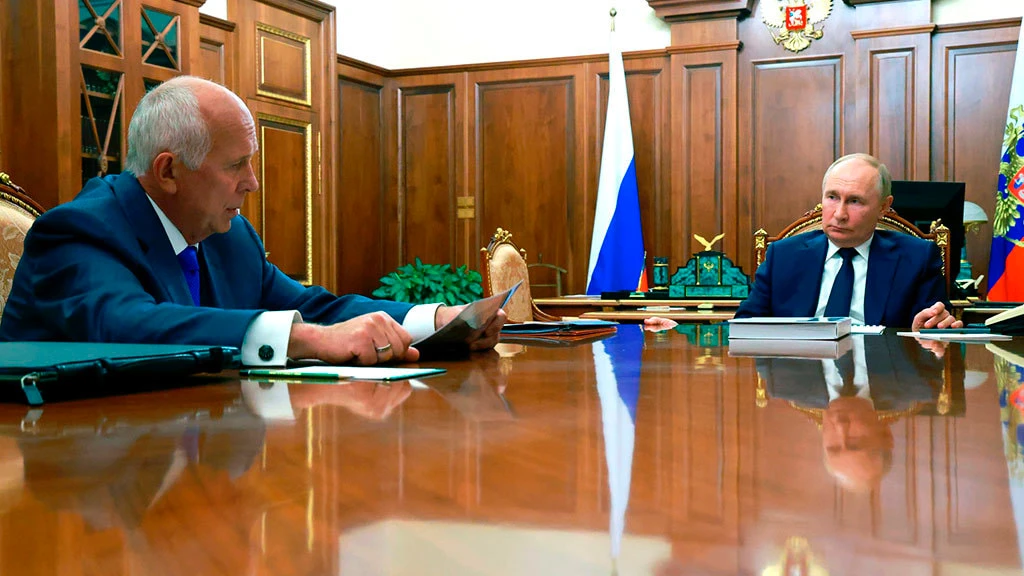 Сергей Чемезов отчитывается Путину об итогах работы корпорации Ростех за 2023 год