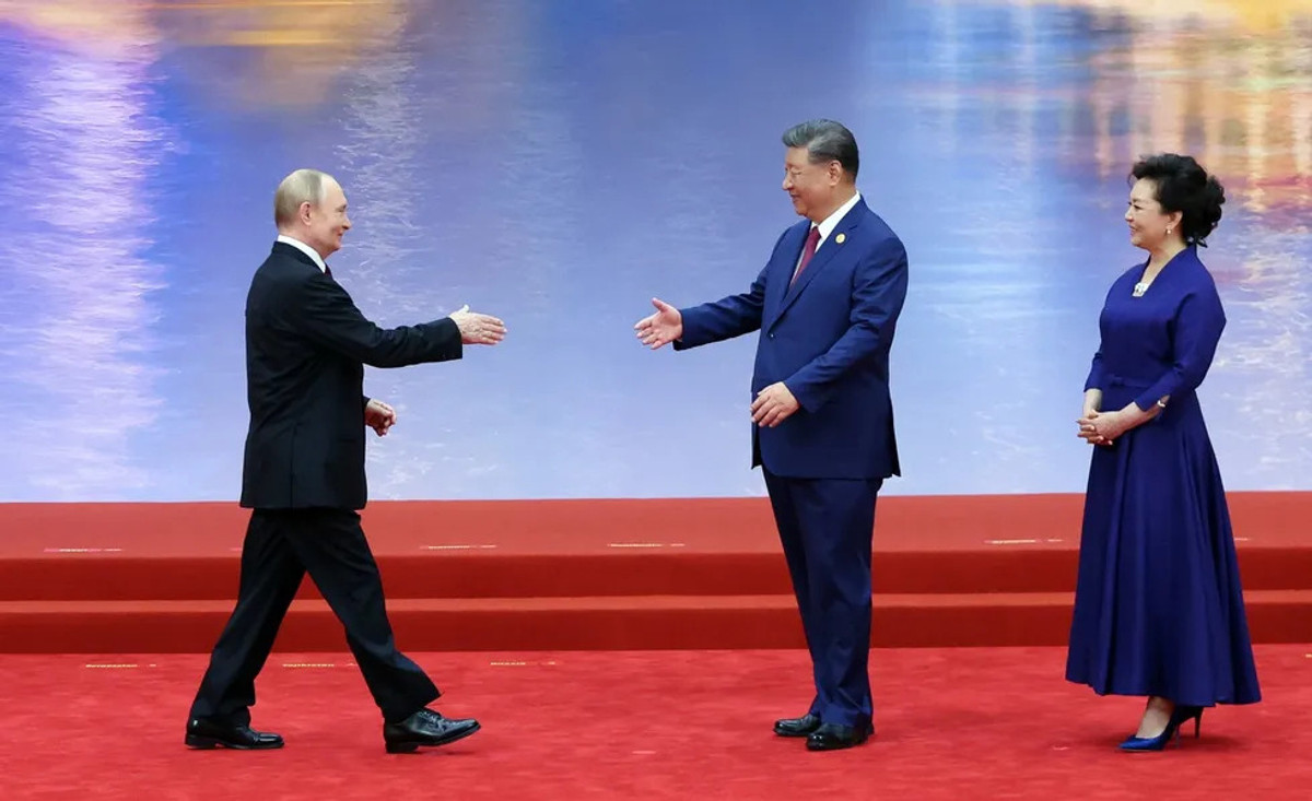 Сі Цзіньпін з дружиною Пен Ліюань зустрічають Путіна