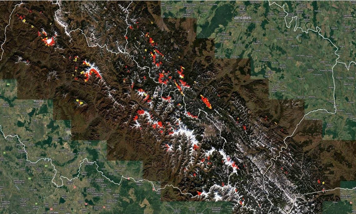 Пралеса и квазипралеса горных массивов, которые подпадают под застройку ветропарками (обозначены красными и желтыми пятнами).