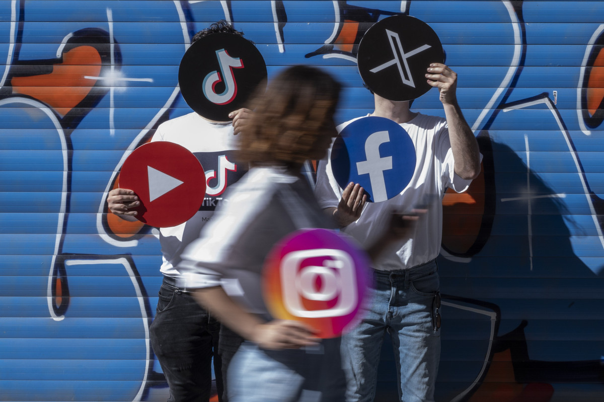 Техногіганти, які заробляють мільярди на рекламі, таргетованій на неповнолітніх, очікувано критикують австралійський закон