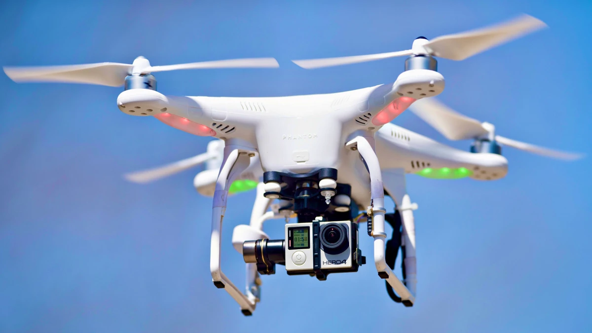 Дрон DJI оснащен камерой GoPro Hero 4. Компания Вудмана уступила конкуренции со стороны DJI.