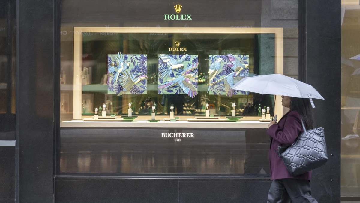 Виробники елітних годинників Rolex та Armin Strom готуються перенаправити частину товару на інші ринки