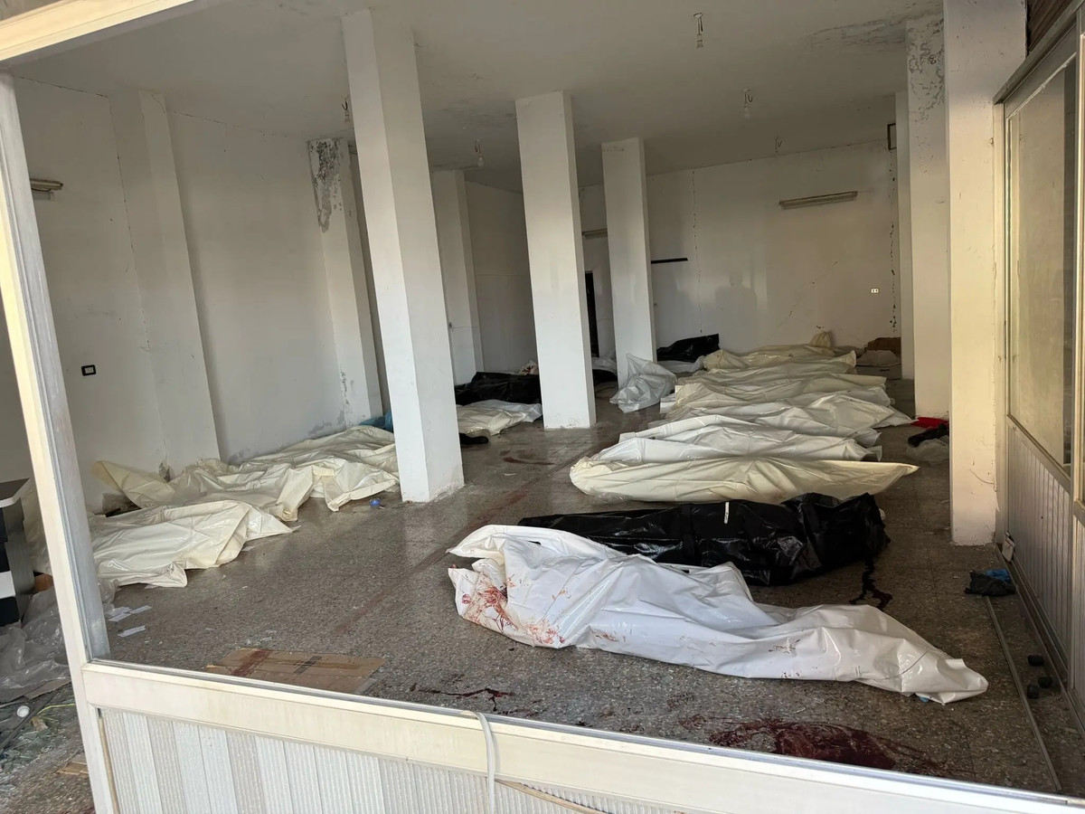 Місто Баніяс стало місцем найжорстокіших заворушень в березні 2025 року: тисячі озброєних прихильників нової влади вбили понад 1600 цивільних, переважно представників релігійної меншини алавітів