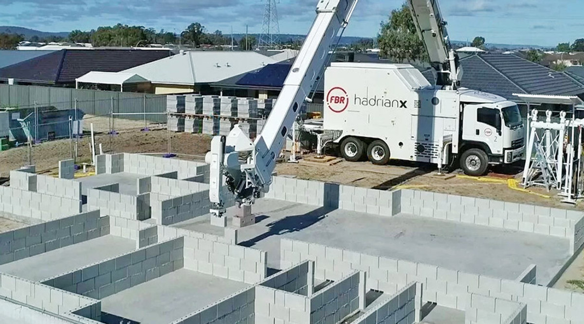 Робот-каменщик Hadrian X