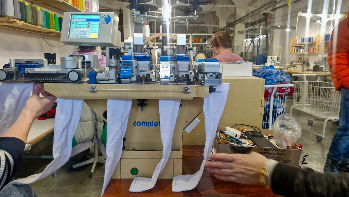 Як зшивають шкарпетки на фабриці