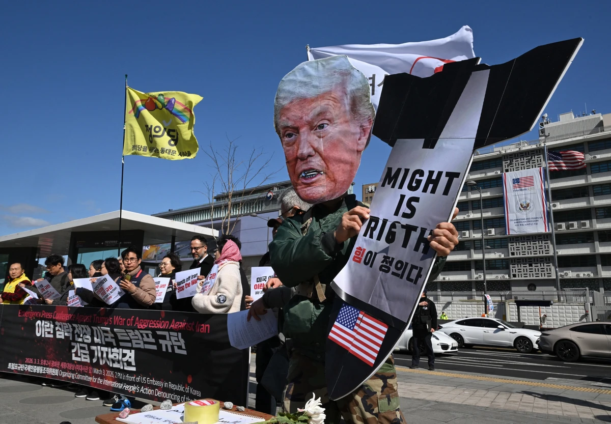 Протест против войны Трампа в Сеуле, март 2026 года