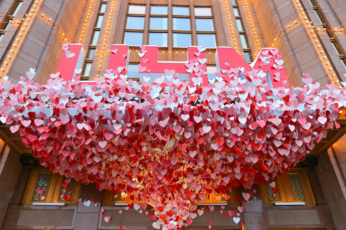 Оформление парадного входа ЦУМа