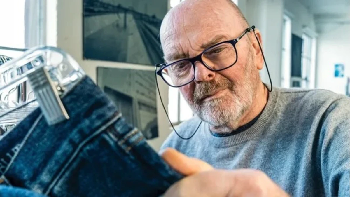 Дизайнер вывел в свет бренд Adriano Goldschmied и впоследствии продал его партнеру