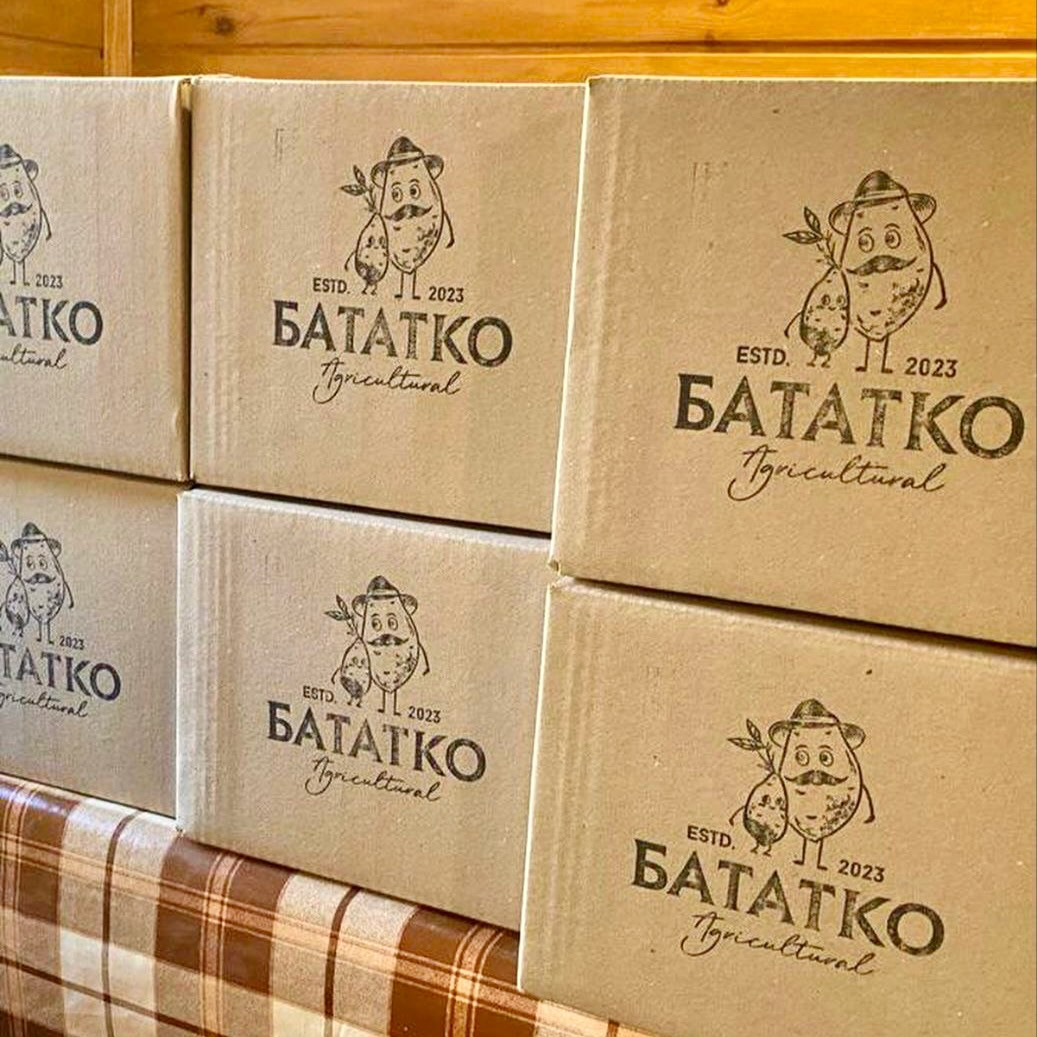 Пакування батату в крафтові коробки