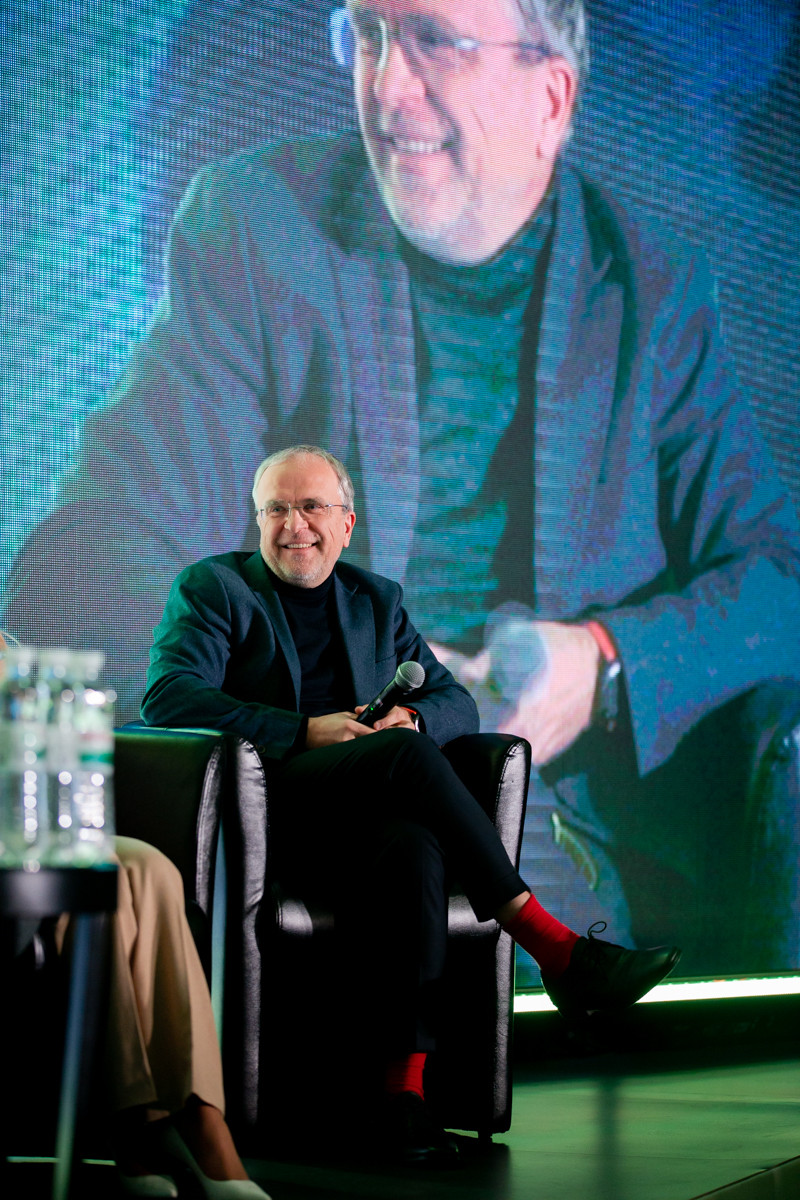 Александр Комаров: Людям тоже нужны какие-то хорошие новости, хоть какие-то.