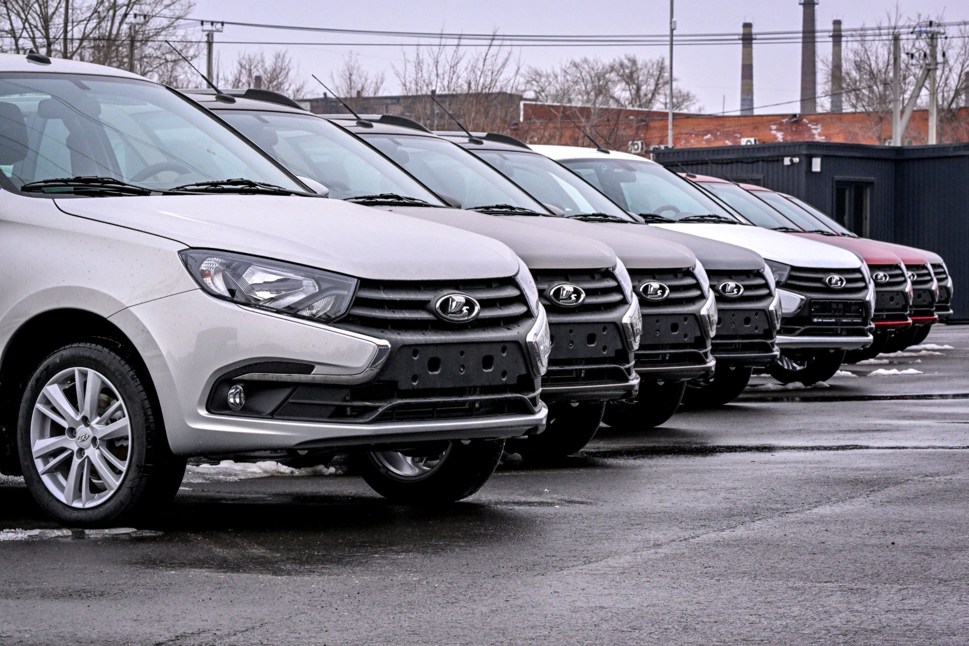 Через санкції США “АвтоВАЗ” зіткнувся з ще одним логістичним збоєм