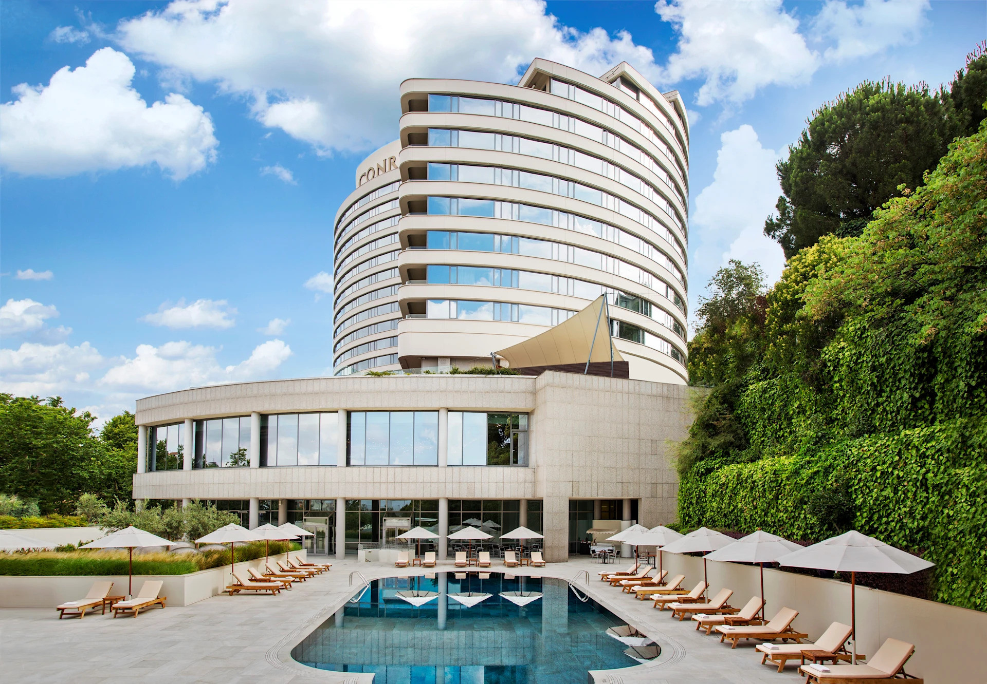 Відкриття готелю Hilton у Стамбулі стимулювало розвиток готельного сектору