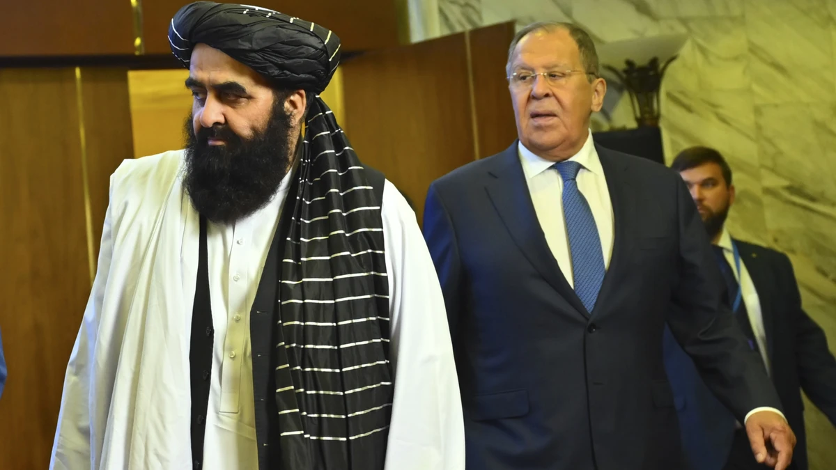 Глава МИД РФ Сергей Лавров и его афганский коллега Амир Хан Муттаки, 2025 год