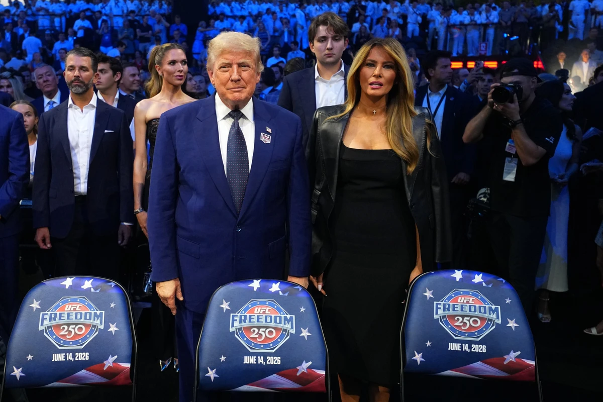 Дональд і Меланія Трамп під час UFC Freedom 250