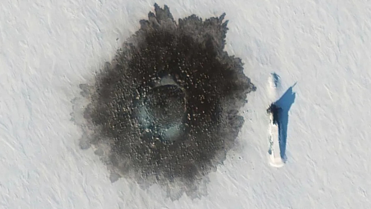 Российская подводная лодка Delta IV во время учений, март 2021 года