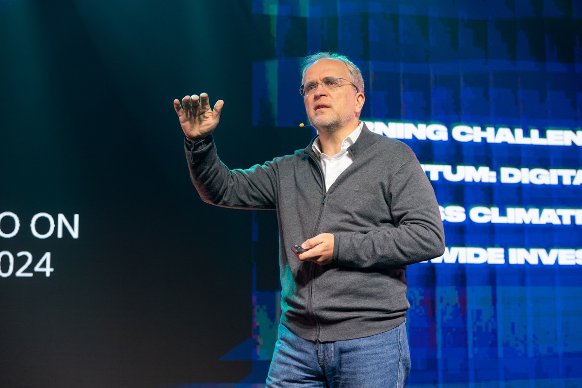 Александр Комаров: Помпео был активно вовлечен в процесс IPO. Он много работал с темой кибербезопасности.