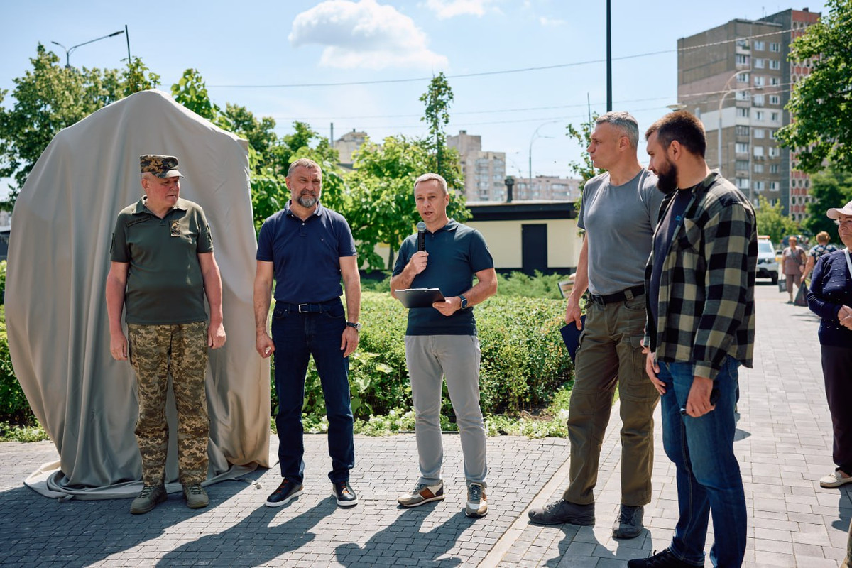 Открытие артобъекта Осознание в Оболонском районе Киева