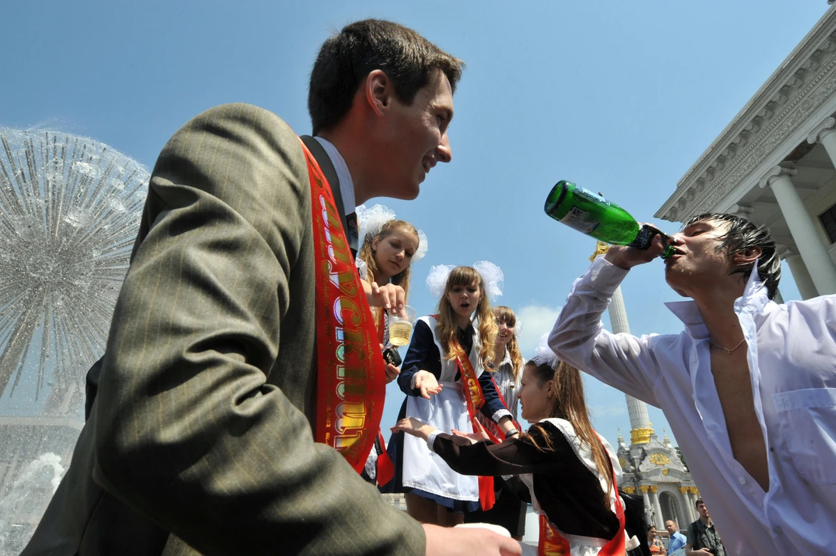 Споживання алкоголю молодими людьми йде в минуле