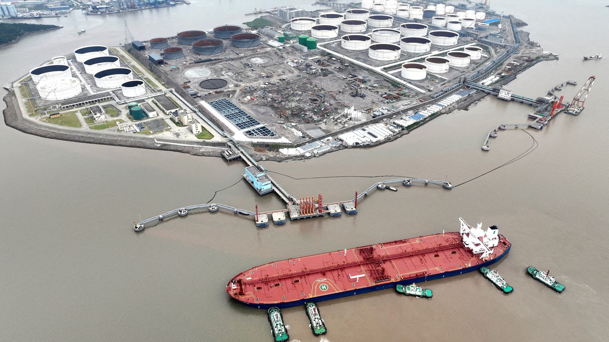 Китайці скорочують закупівлю російської нафти