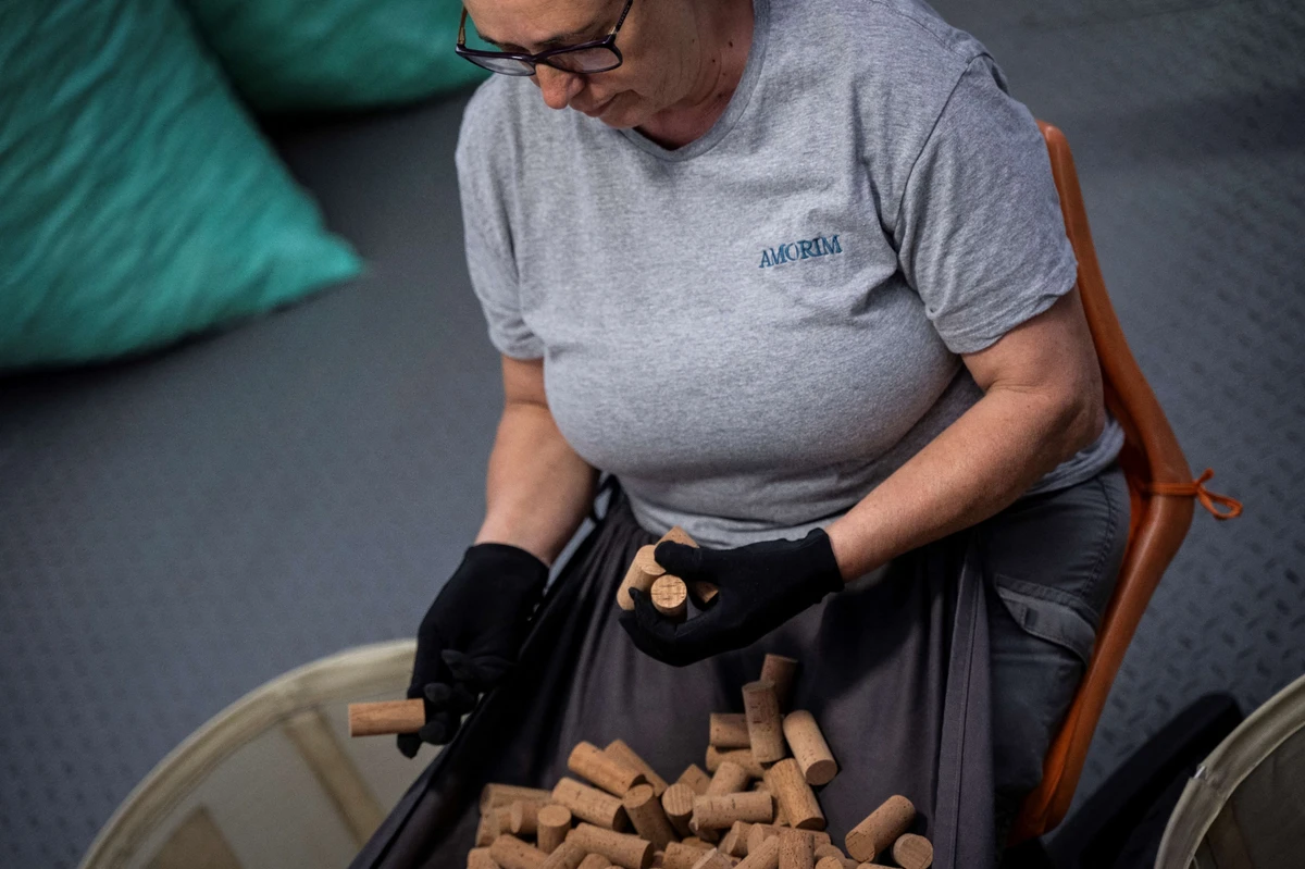 Виробництво корків для пляшок у Португалії