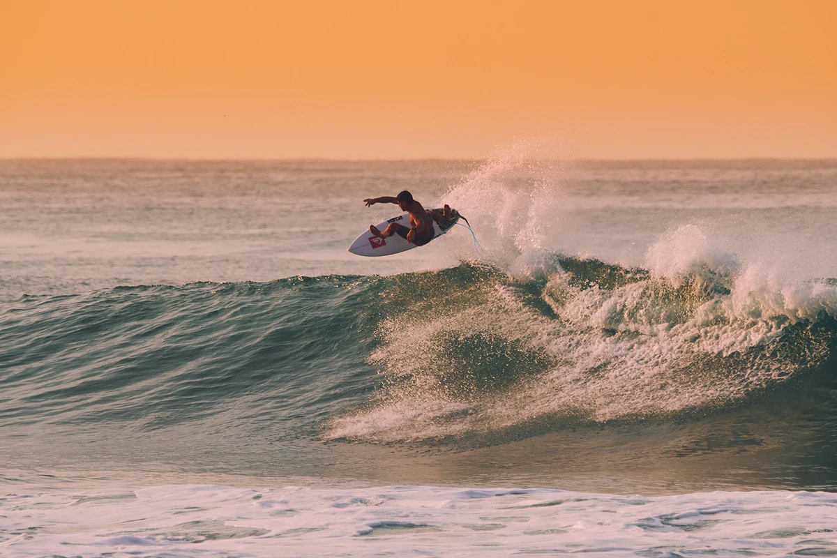 Программу Surf City запустили в 2019 году с целью превращения прибрежных районов страны в ведущее место для серфинга