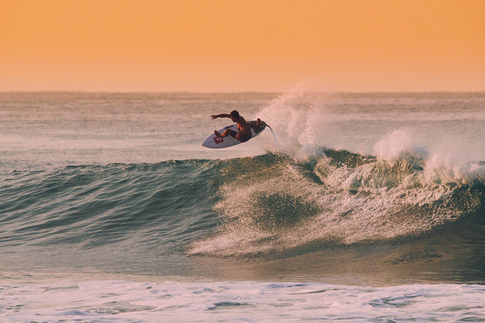 Програму Surf City запустили у 2019 році з метою перетворення прибережних районів країни на провідне місце для серфінгу
