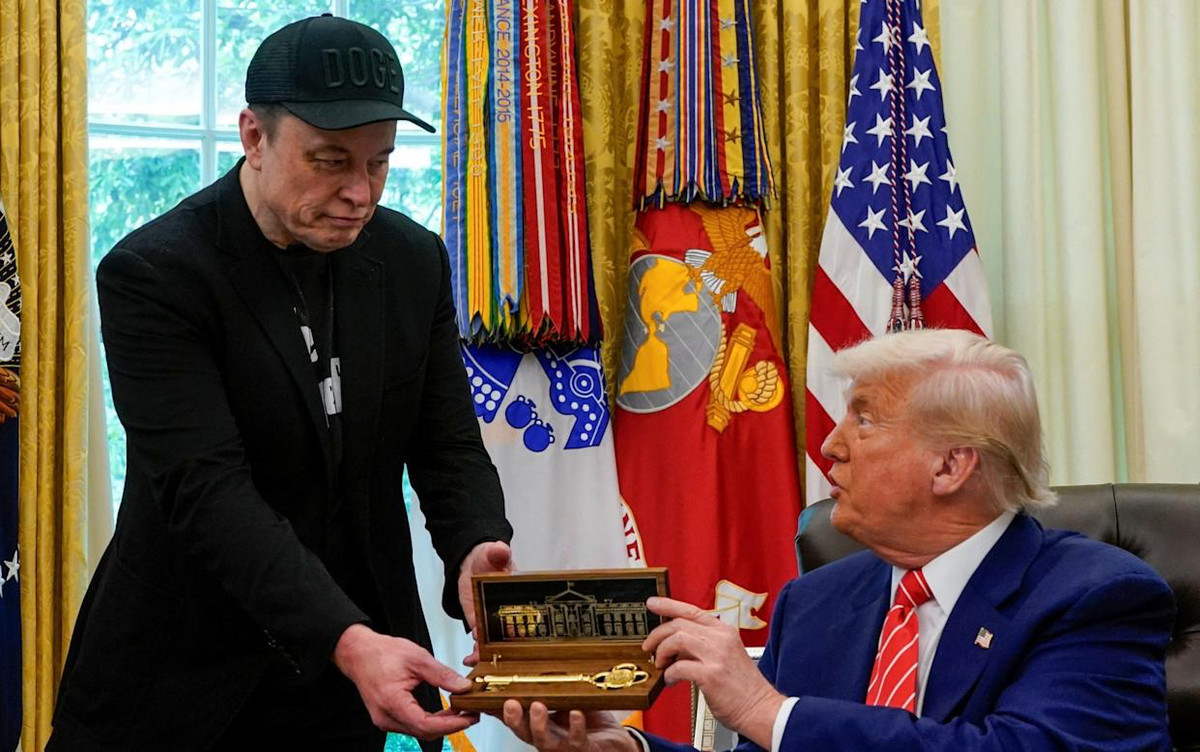 Трамп вручив Маску символічний золотий ключ від Білого дому