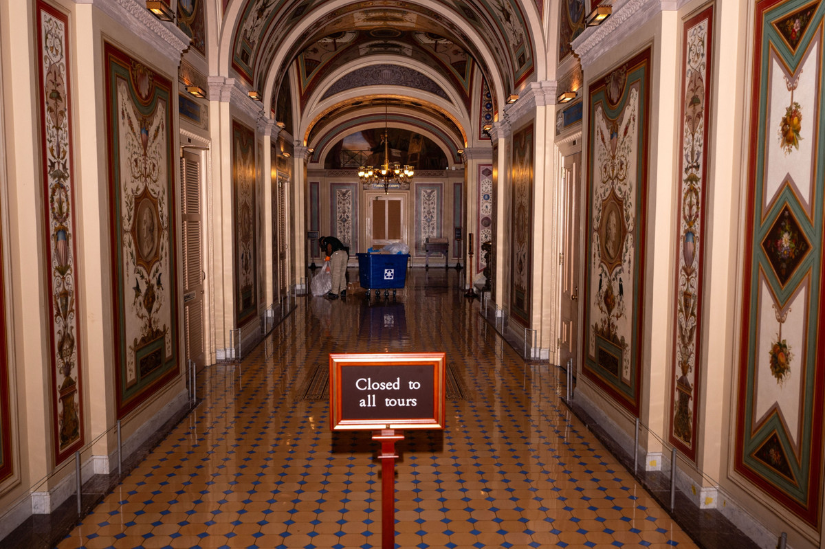 Федеральное правительство США частично прекратило работу после того, как Конгресс не достиг соглашения о финансировании