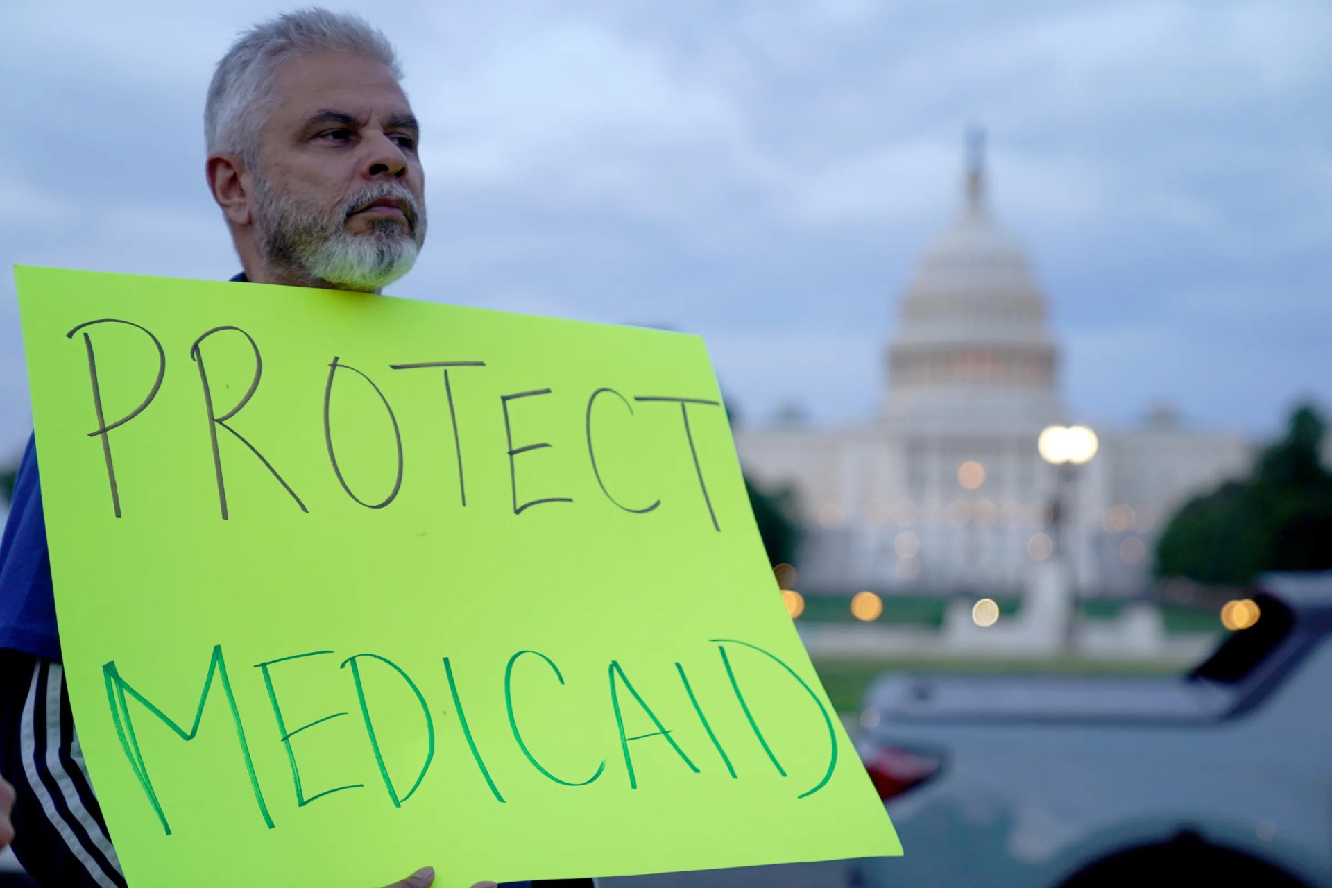 Протест проти скорочення фінансування Medicaid біля Капітолію