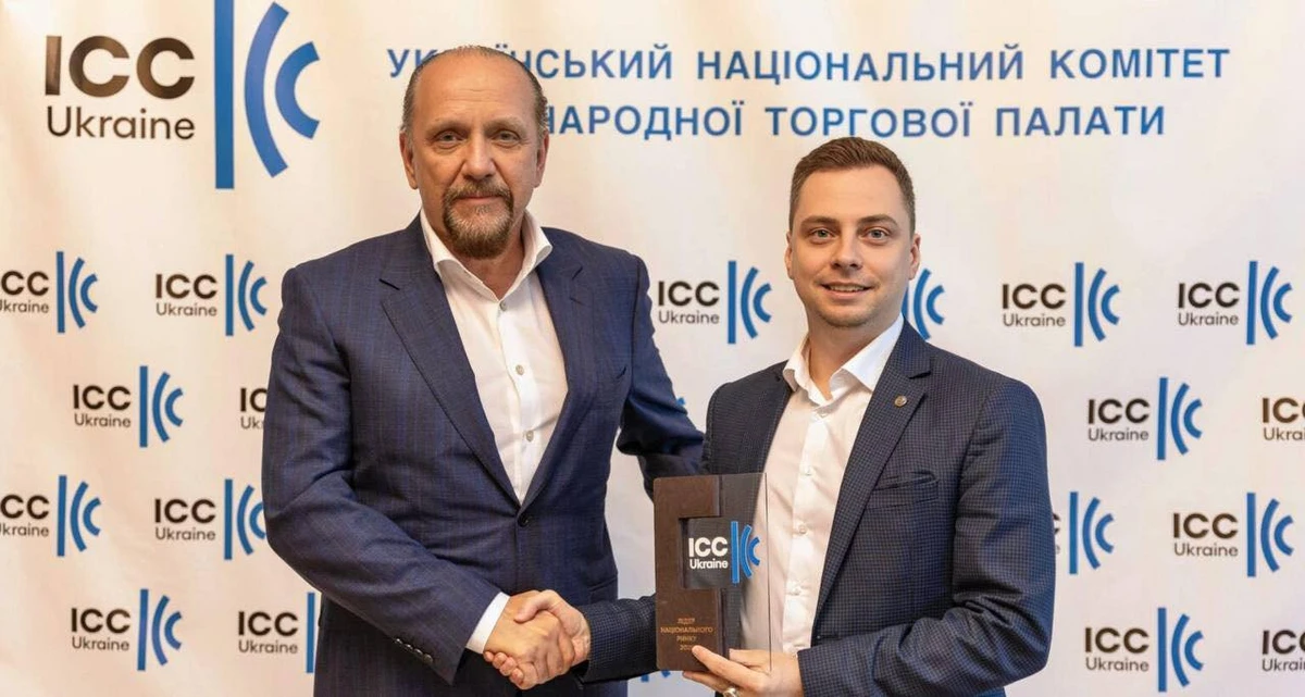 Владелец бывшего Укринбанка, а ныне — Укринкома Владимир Клименко (слева) на мероприятии ICC