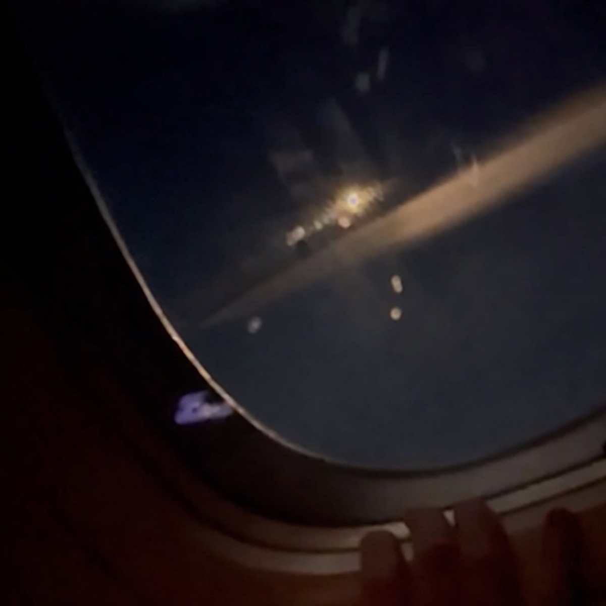 Самолету пришлось около часа кружить в небе Московской области, чтобы избавиться от горючего