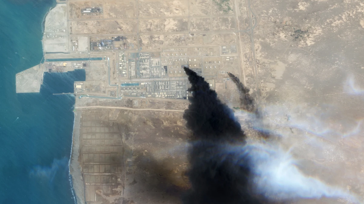 Супутниковий знімок, зроблений після обстрілу заводу Saudi Aramco Іраном, 26 липня 2026 року. Атомна енергетика знизить залежність Ер-Ріяда від нафти.