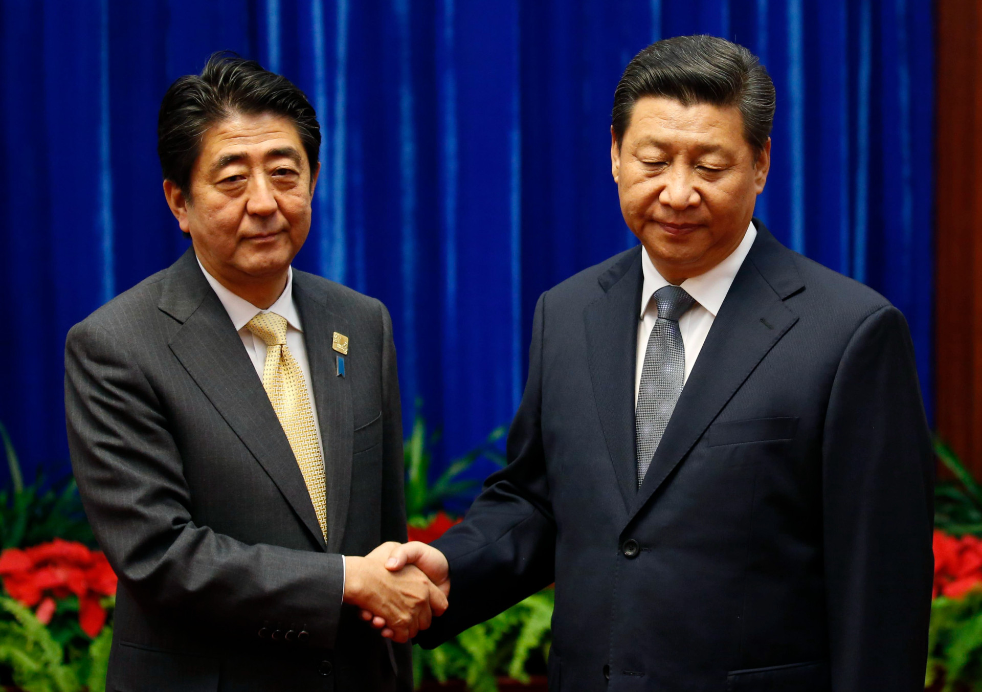 Синдзо Абэ и Си Цзиньпин на саммите АПЕК в Пекине, 2014 год