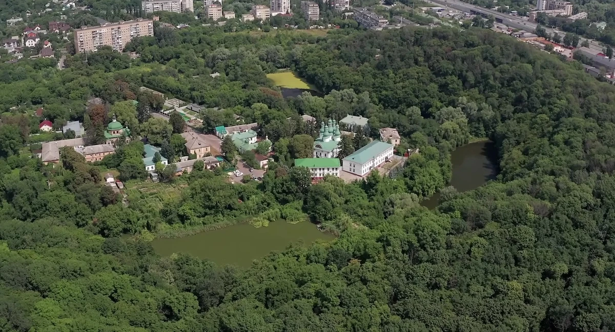 Аерообліт Китаєва. У правому верхньому куті – пагорб, на якому стояла фортеця.