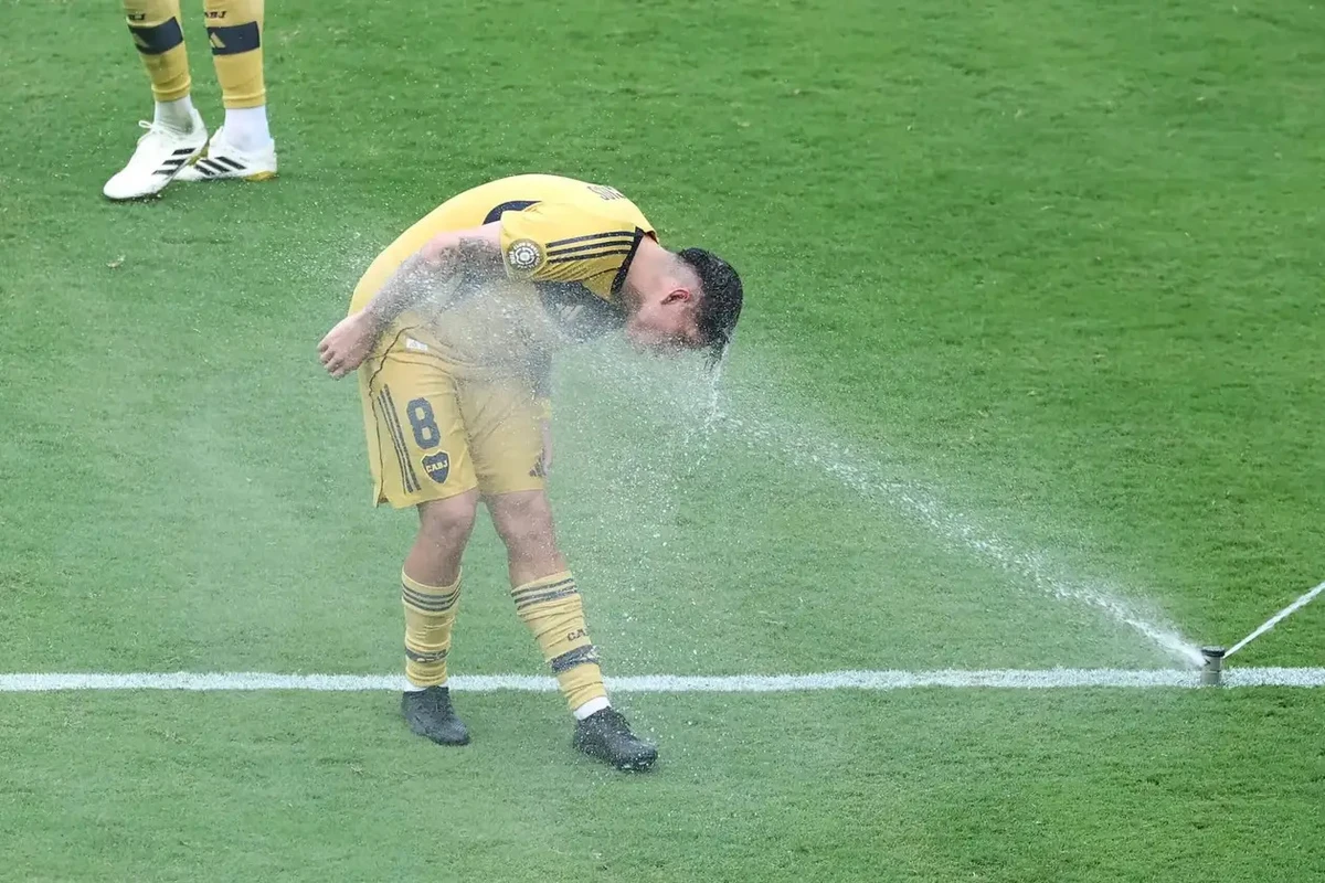 Футболісти і тренери порівнюють умови на полі із сауною