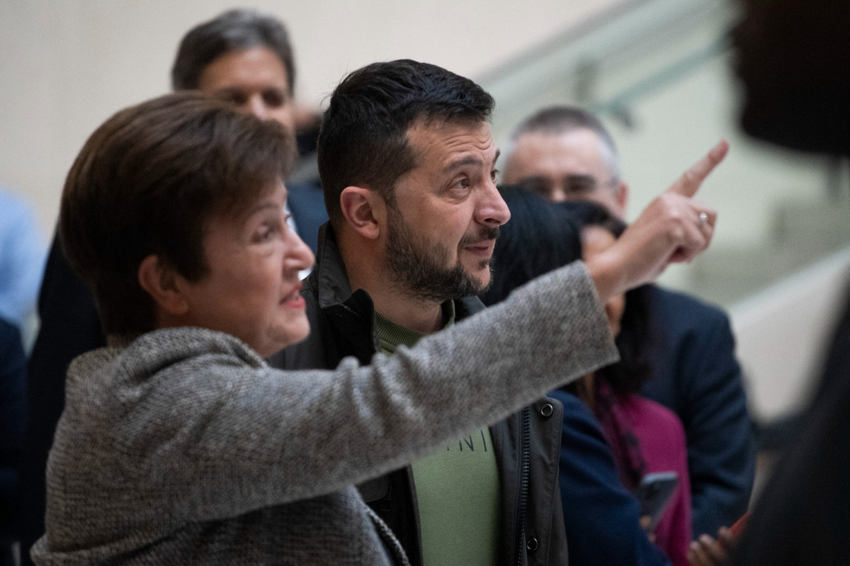 По мнению МВФ (на фото директор -распорядитель МВФ Кристалина Георгиева) за иностранную валюту нужно давать больше гривны