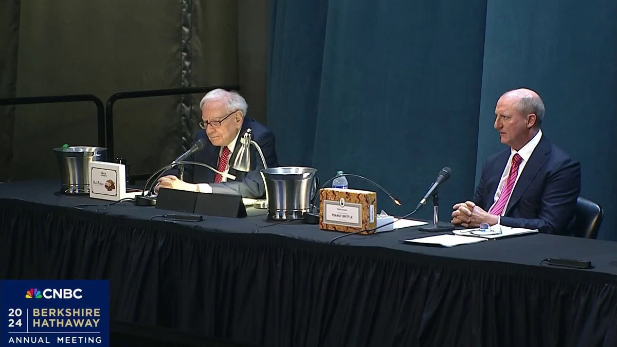 Грег Абель, який сидів біля Баффета на зборах акціонерів Berkshire Hathaway та був віцепрезидентом, тепер має його замінити