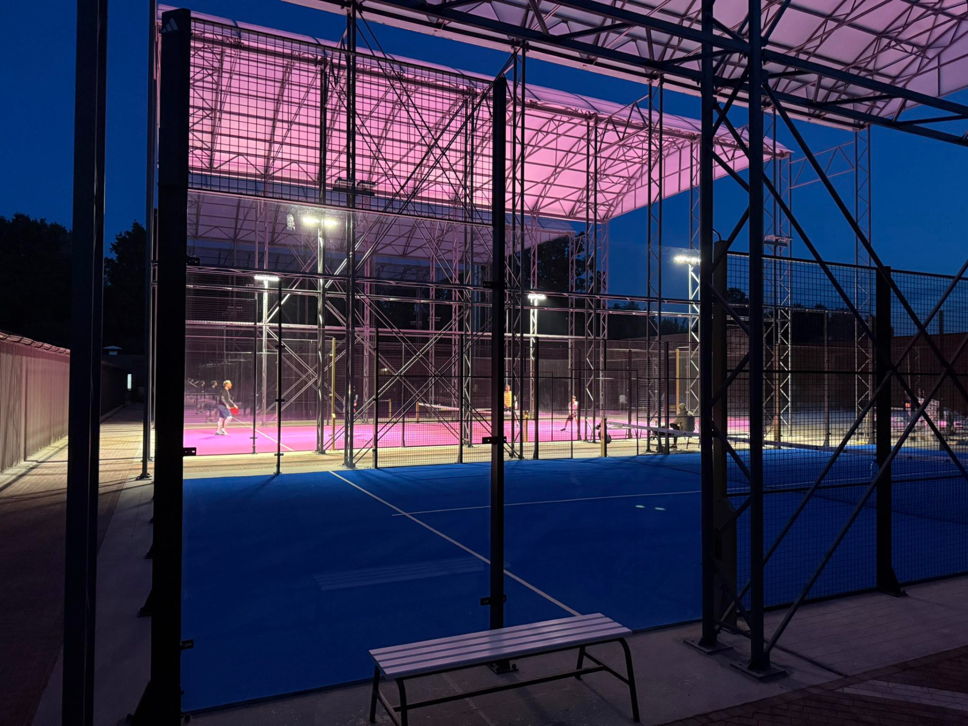 Корти падел-клубу в Лісниках