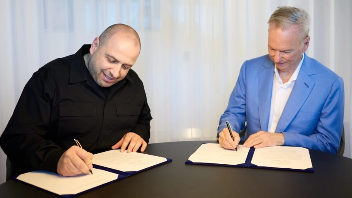 Рустем Умеров и Эрик Шмидт подписывают меморандум о долгосрочном стратегическом партнерстве