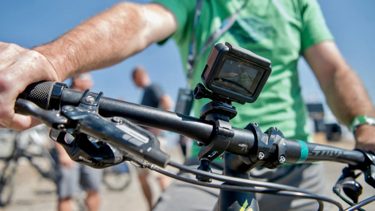 Экшн-камеры GoPro долгие годы были must-have для каждого экстремала, но с развитием смартфонов ажиотаж пошел на спад