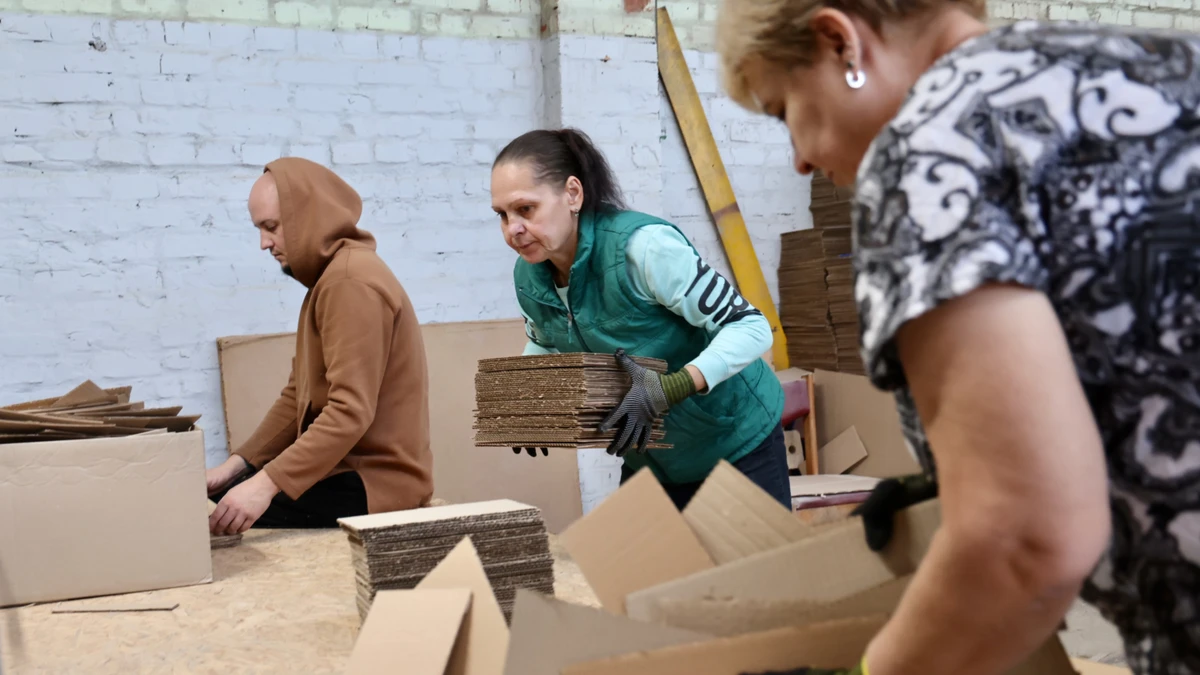 Працівники на підприємстві в Яготині